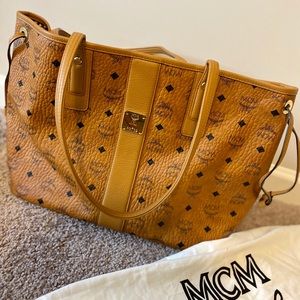 ‼️🔥 MCM Liz Reversible Shopper🔥‼️